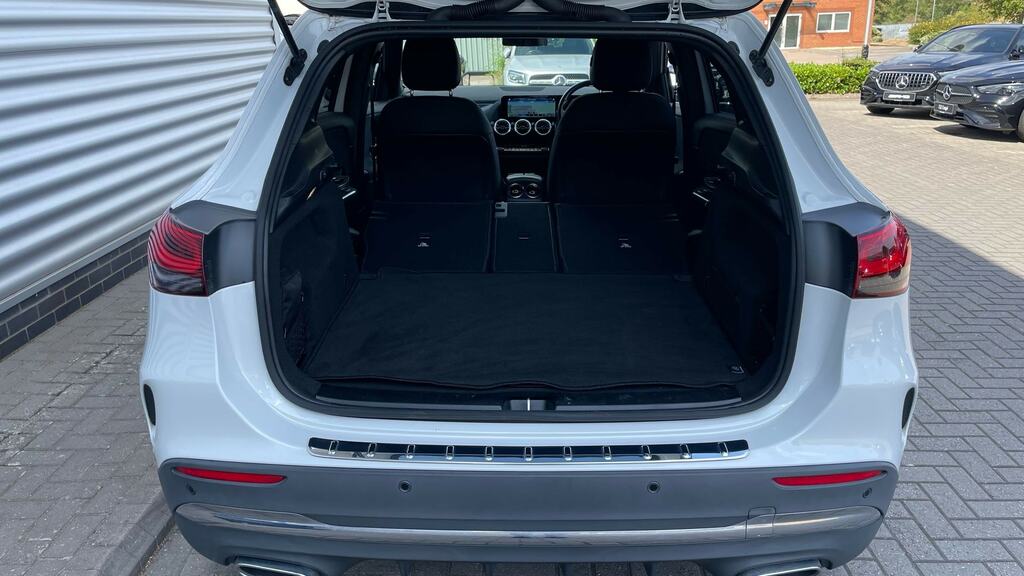 Mercedes-Benz GLA Class Gla 200 Amg Line Executive White #17