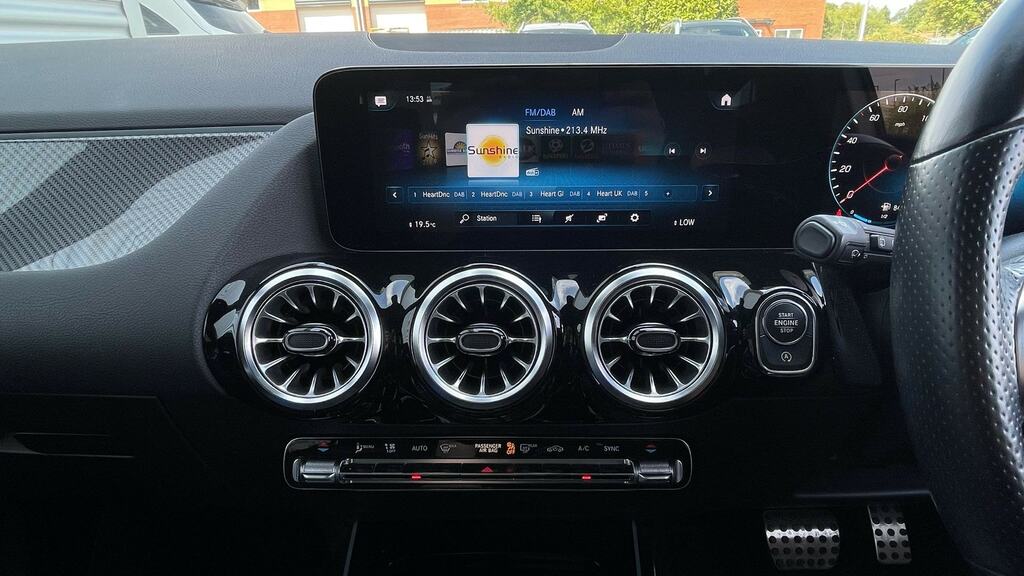 Mercedes-Benz GLA Class Gla 200 Amg Line Executive White #10