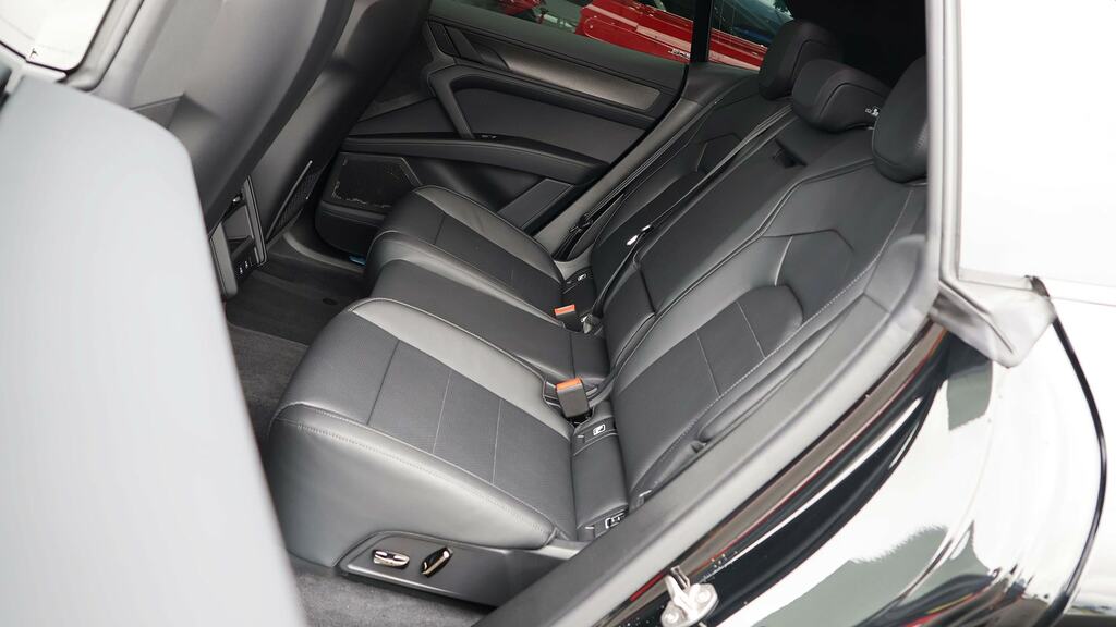 Porsche Cayenne Exeter #19
