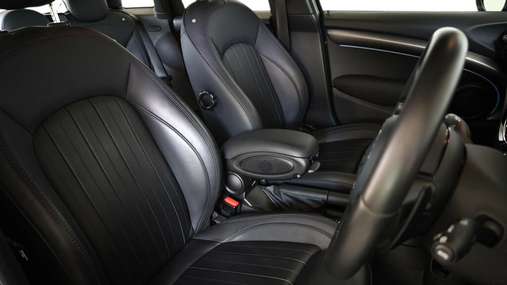 Mini Hatch 2.0 John Cooper Works Black #11