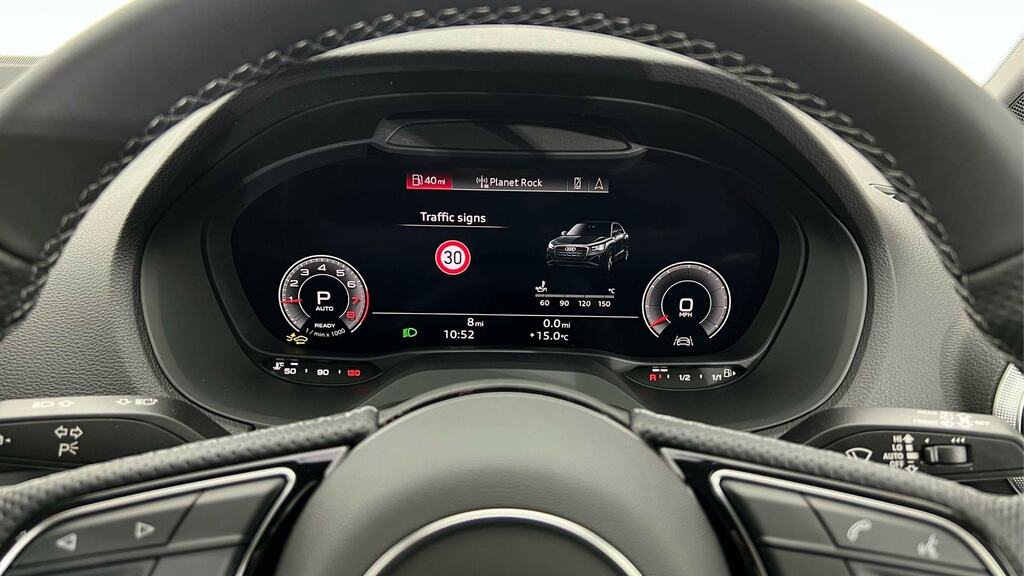 Audi Q2 Sport Black #32