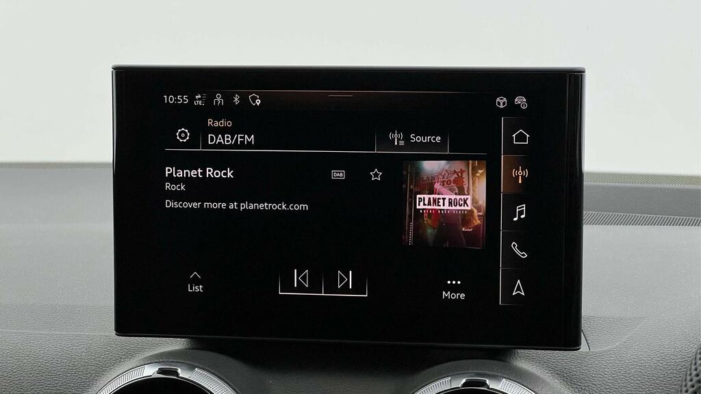 Audi Q2 Sport Black #19