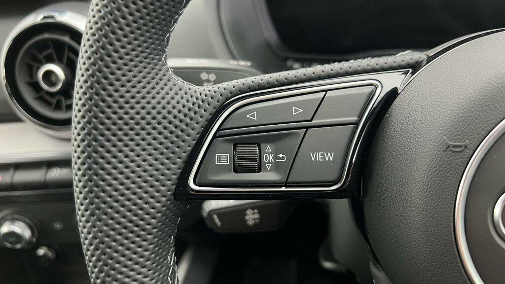 Audi Q2 Sport Black #17