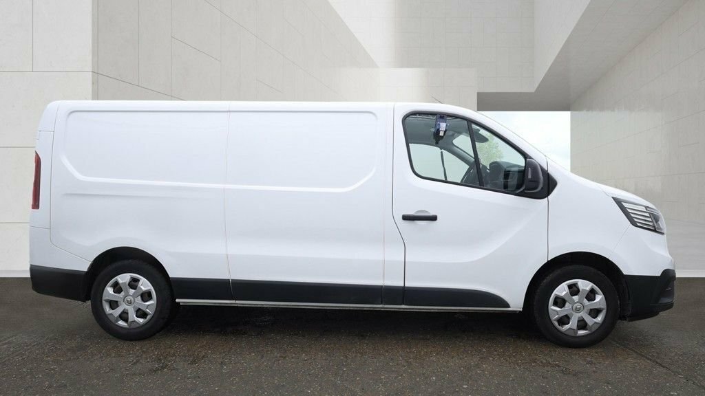 Renault Trafic 2L Business MD22FUJ White #4
