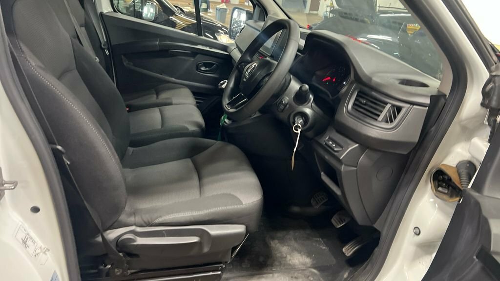 Renault Trafic 2L Business MD22FUJ White #6