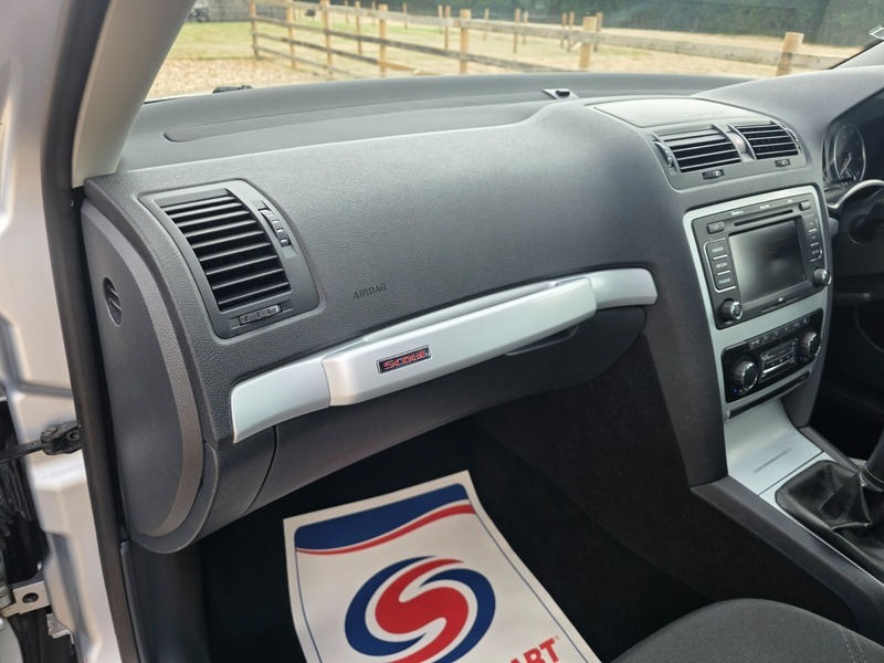 Skoda Octavia S Tsi White #15