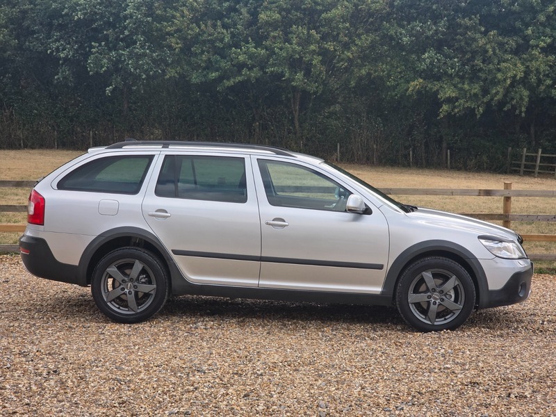 Skoda Octavia Scout Tsi Silver #6