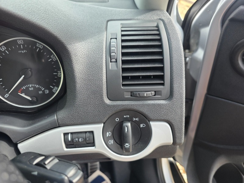 Skoda Octavia S Tsi White #34