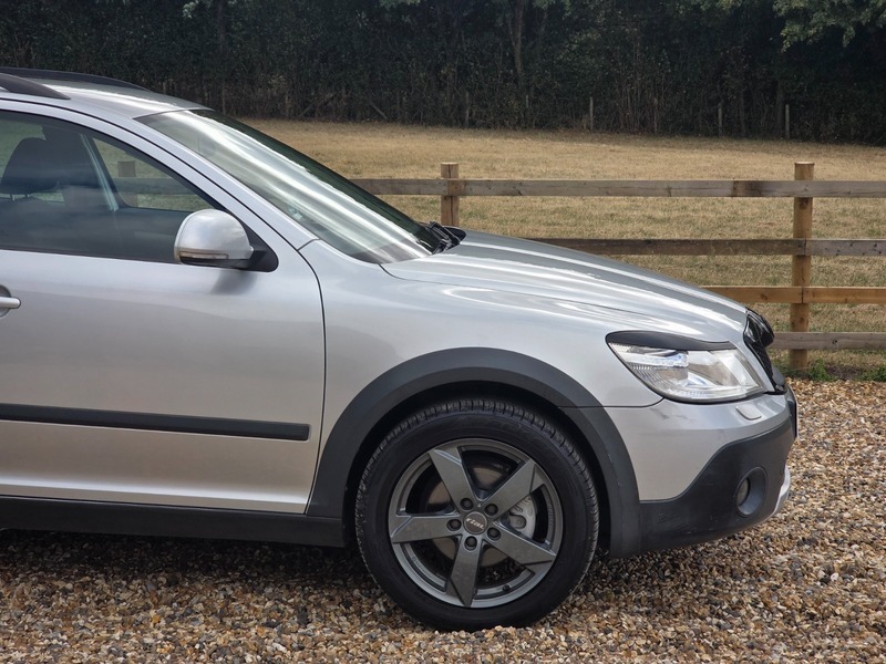 Skoda Octavia Scout Tsi Silver #5