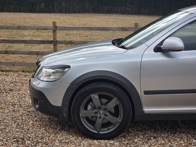 Skoda Octavia S Tsi White #12