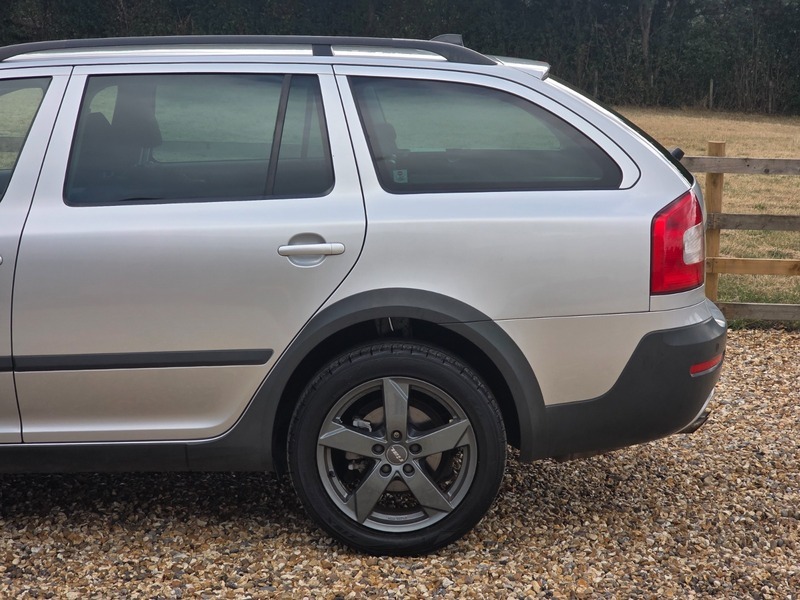 Skoda Octavia S Tsi White #11