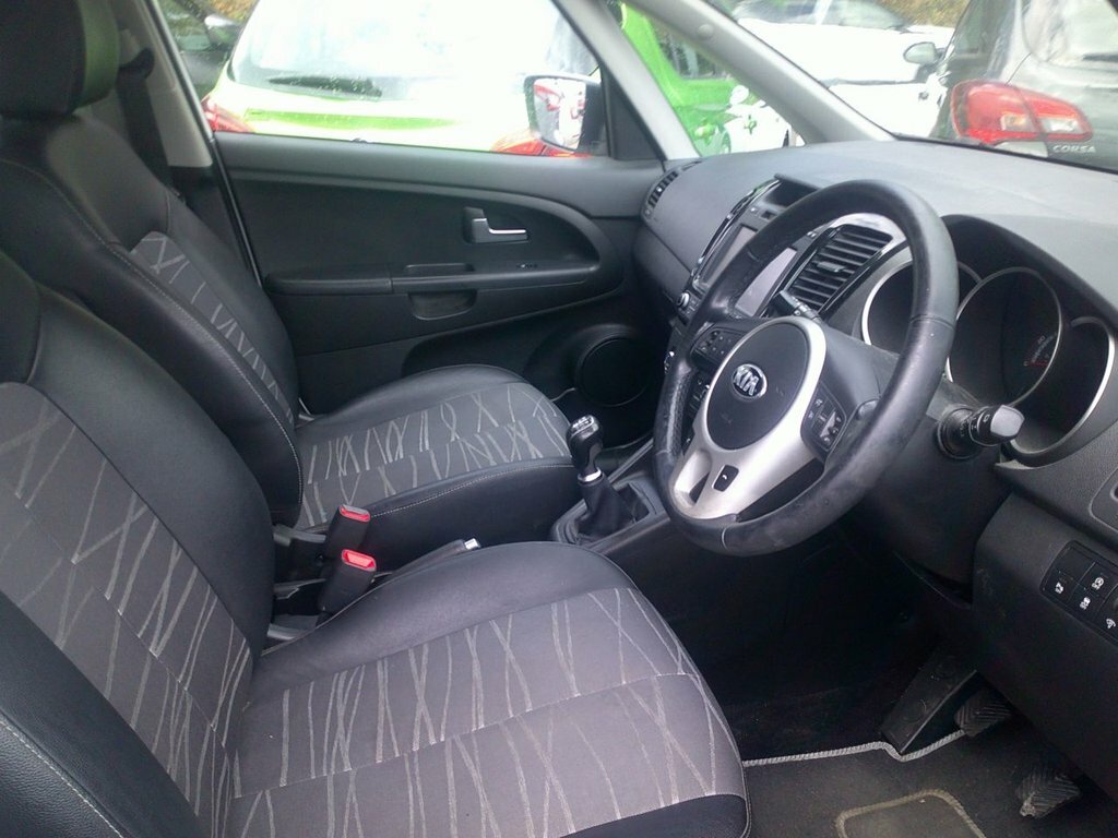 Kia Venga 1.6L 4 White #5