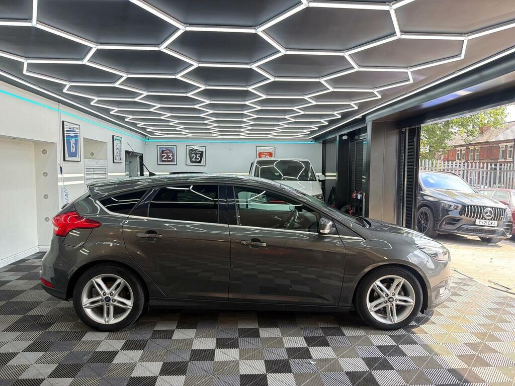 Ford Focus Hatchback 1.6 Tdci Zetec Euro 5 Ss 201515 Grey #5
