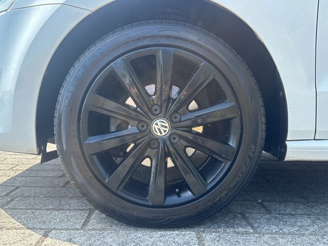 Volkswagen Polo Bluemotion Tech Beats Hatchback VE66NFH White #4