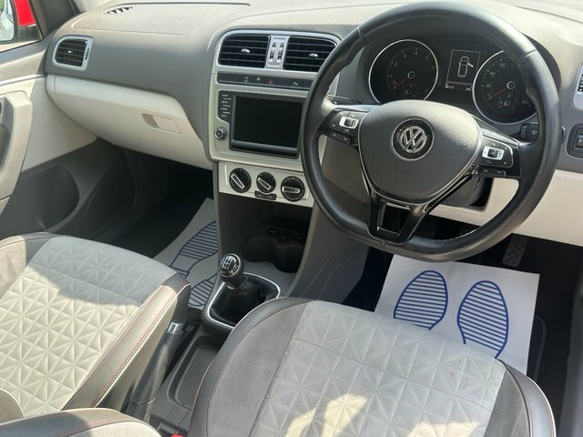 Volkswagen Polo Bluemotion Tech Beats Hatchback VE66NFH White #2