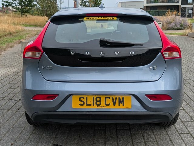 Volvo V40 T2 Momentum Hatchback SL18CVM Blue #4