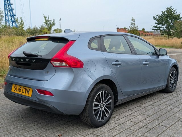 Volvo V40 T2 Momentum Hatchback SL18CVM Blue #3
