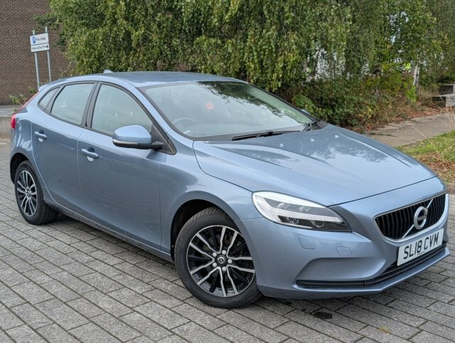 Volvo V40 T2 Momentum Hatchback Blue