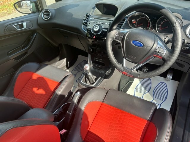 Ford Fiesta Ecoboost St-3 Hatchback Black #2