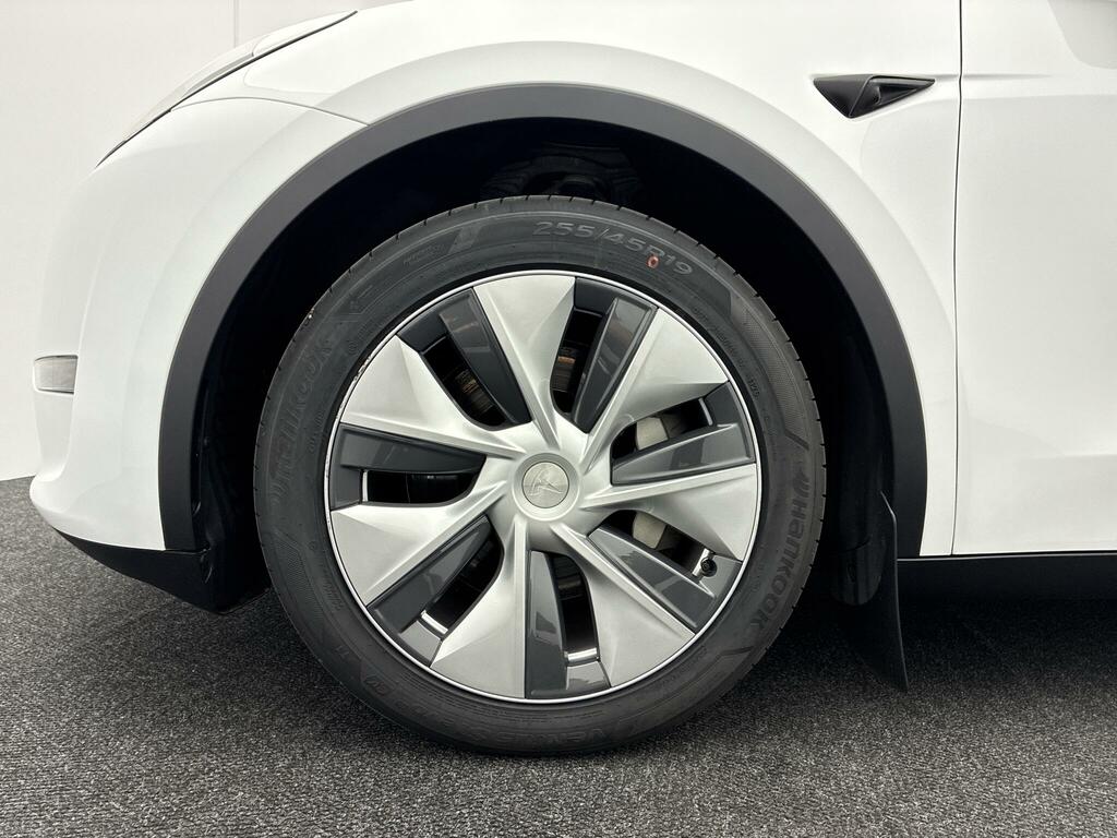 Tesla Model Y Dual Motor Long Range 4Wde White #4