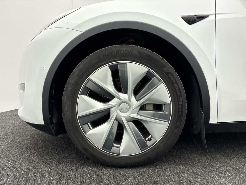 Tesla Model Y Long Range White #5