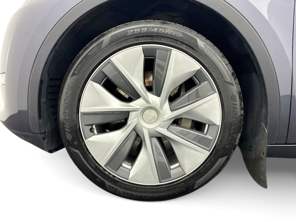 Tesla Model Y Long Range Silver #5