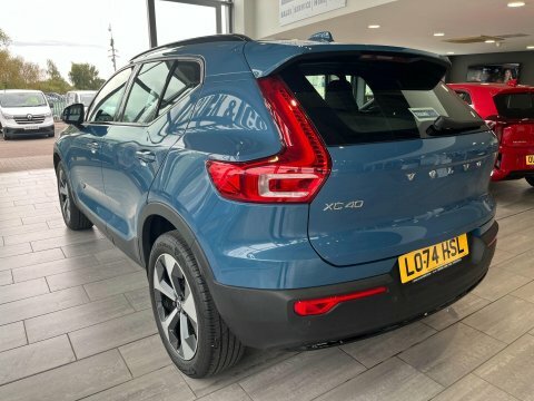 Volvo XC40 2.0 B4 Mhev LO74HSL #4