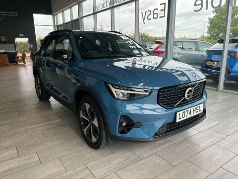 Volvo XC40 2.0 B4 Mhev LO74HSL