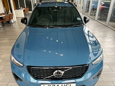 Volvo XC40 2.0 B4 Mhev LO74HSL #2