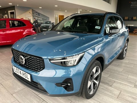 Volvo XC40 2.0 B4 Mhev LO74HSL #3