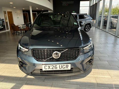 Volvo XC40 2.0 B4 Mhev CX26UGR #2