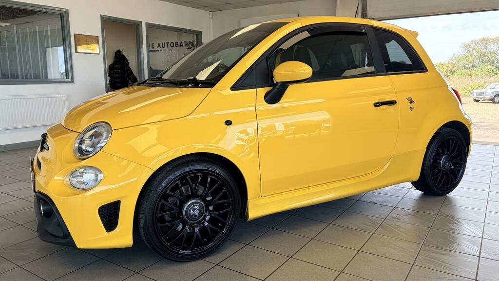Abarth 595 1.4 T-jet Hatchback Euro 6 145 Yellow