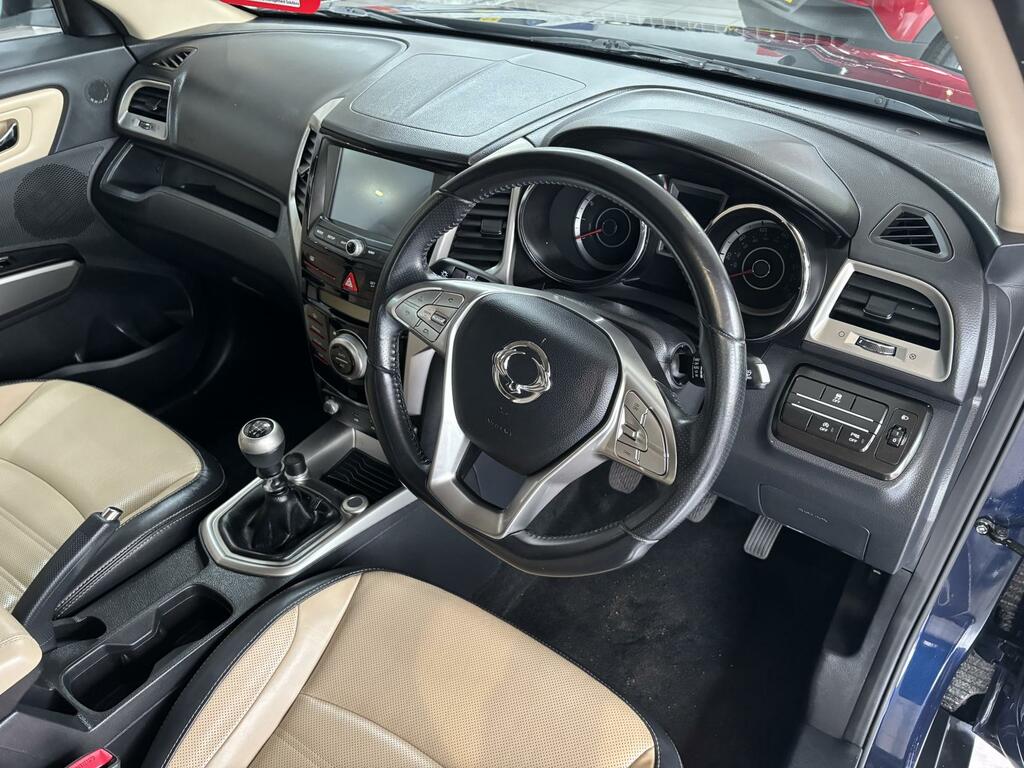 SsangYong Tivoli 1.6 E White #19