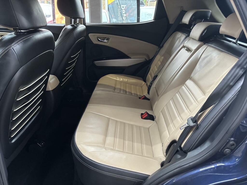 SsangYong Tivoli 1.6 E White #21
