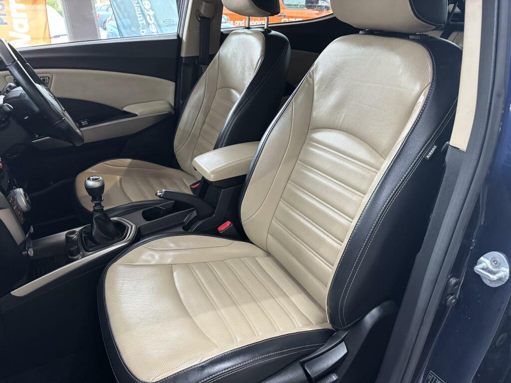 SsangYong Tivoli 1.6 E White #20