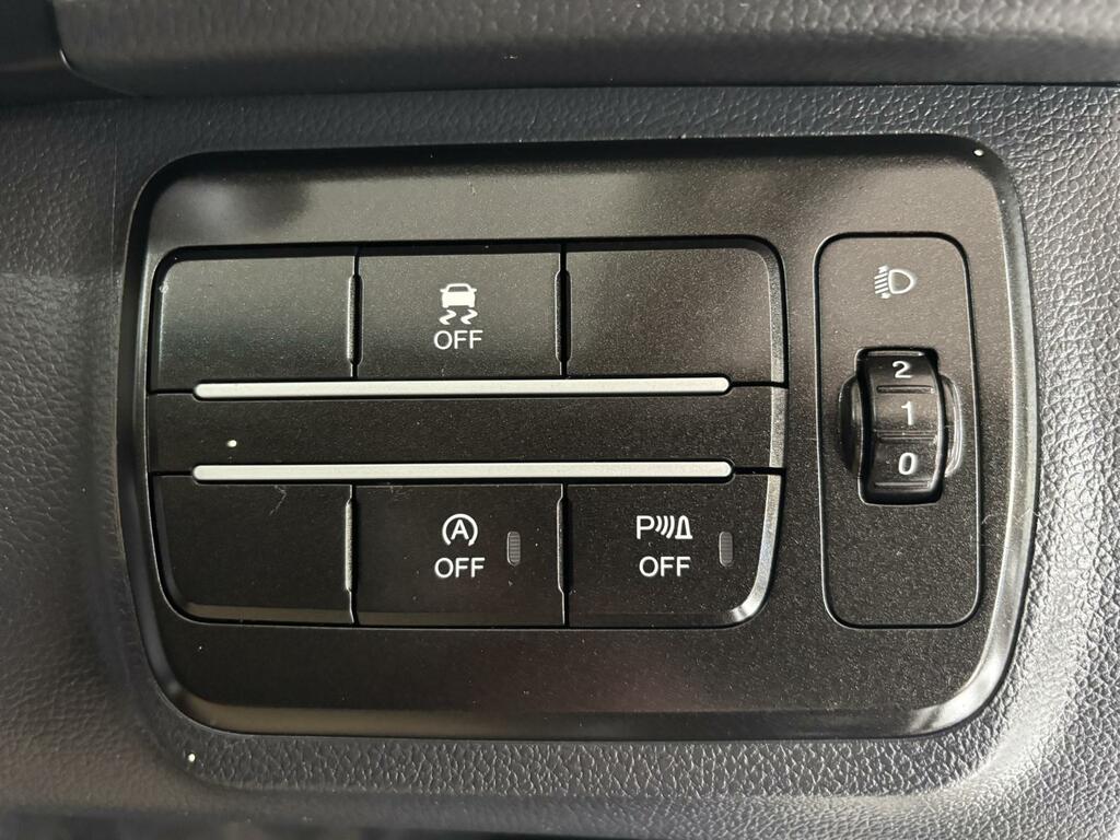 SsangYong Tivoli 1.6 E White #17