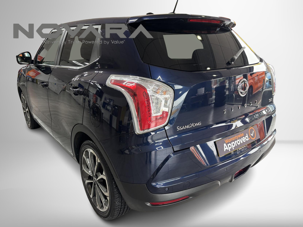 SsangYong Tivoli 1.6 E White #11