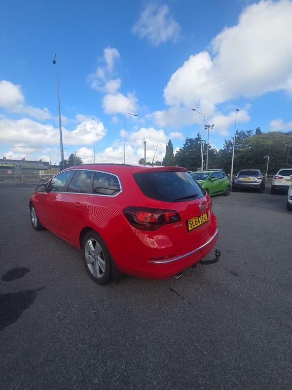 Vauxhall Astra 2.0 Cdti Sri Sports Tourer Euro 5 Red #4
