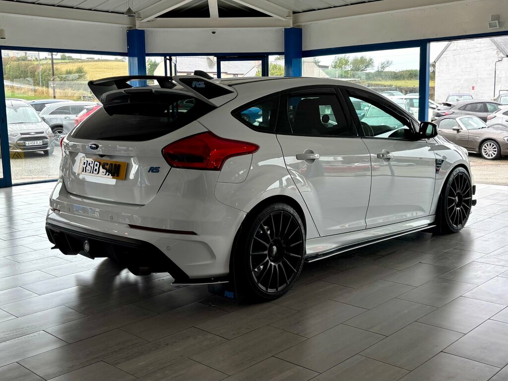 Ford Focus 2.3T Ecoboost Rs Hatchback Awd E White #6