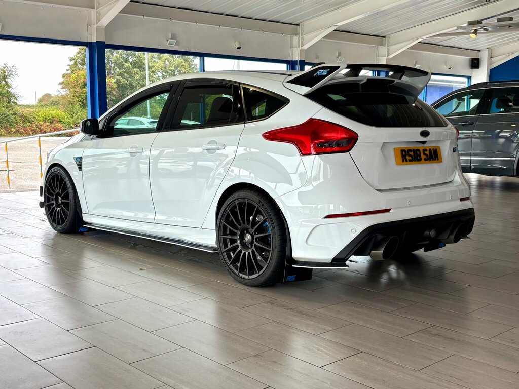 Ford Focus 2.3T Ecoboost Rs Hatchback Awd E White #4