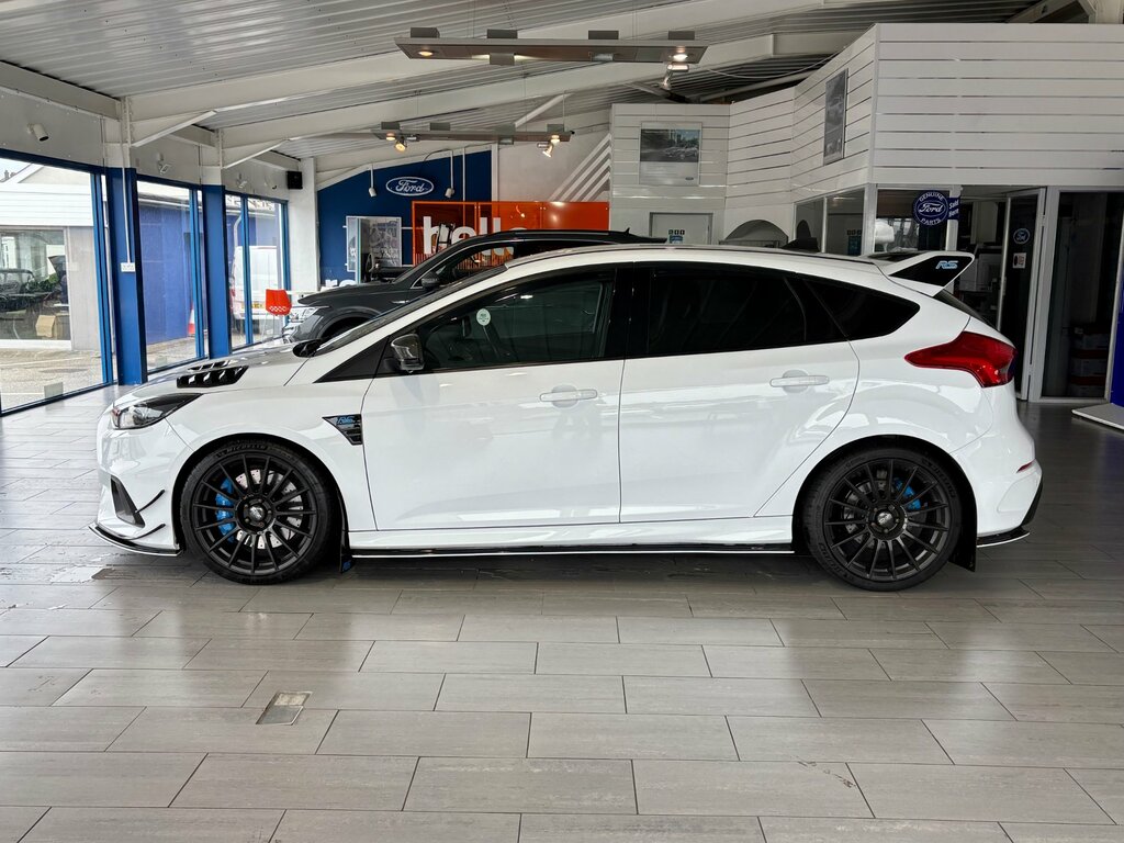 Ford Focus 2.3T Ecoboost Rs Hatchback Awd E White #3