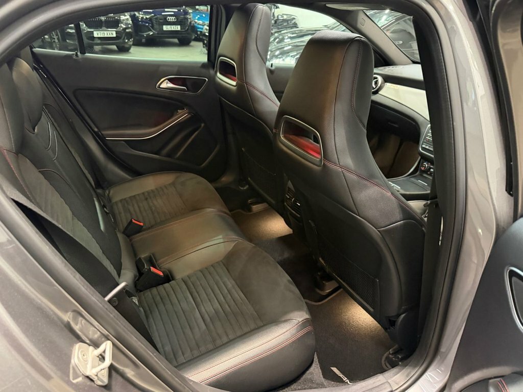 Mercedes-Benz GLA Class 200 D Amg Line Black #33