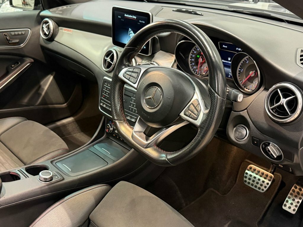 Mercedes-Benz GLA Class 200 D Amg Line Black #15