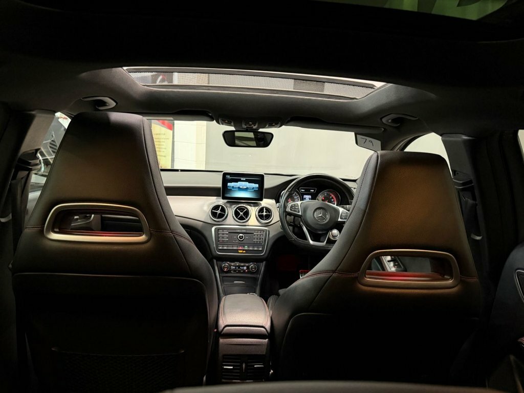 Mercedes-Benz GLA Class 200 D Amg Line Black #27