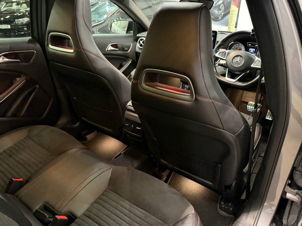 Mercedes-Benz GLA Class 200 D Amg Line Black #25