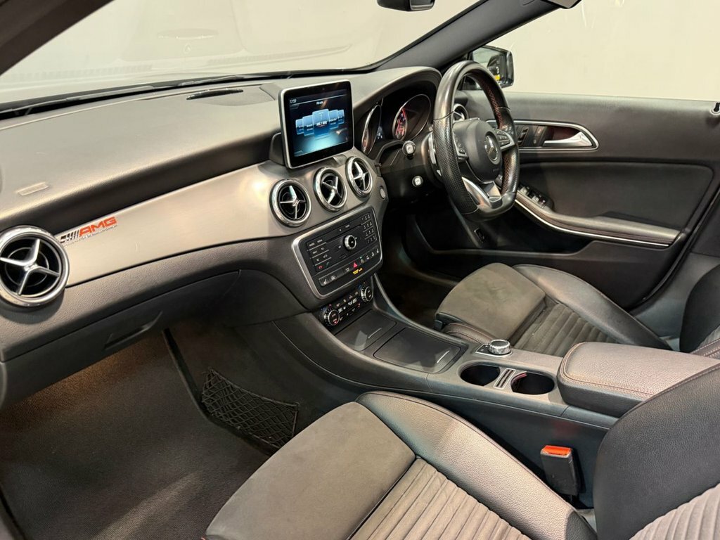 Mercedes-Benz GLA Class 200 D Amg Line Black #29