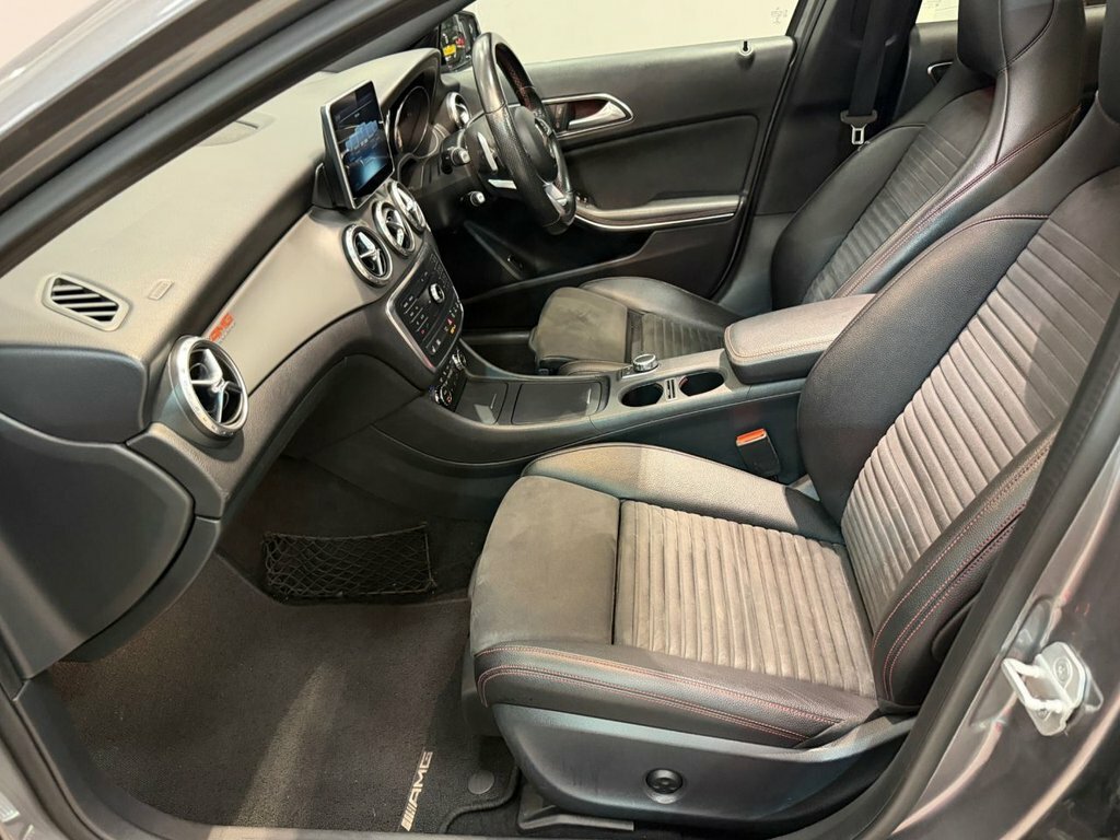 Mercedes-Benz GLA Class 200 D Amg Line Black #30