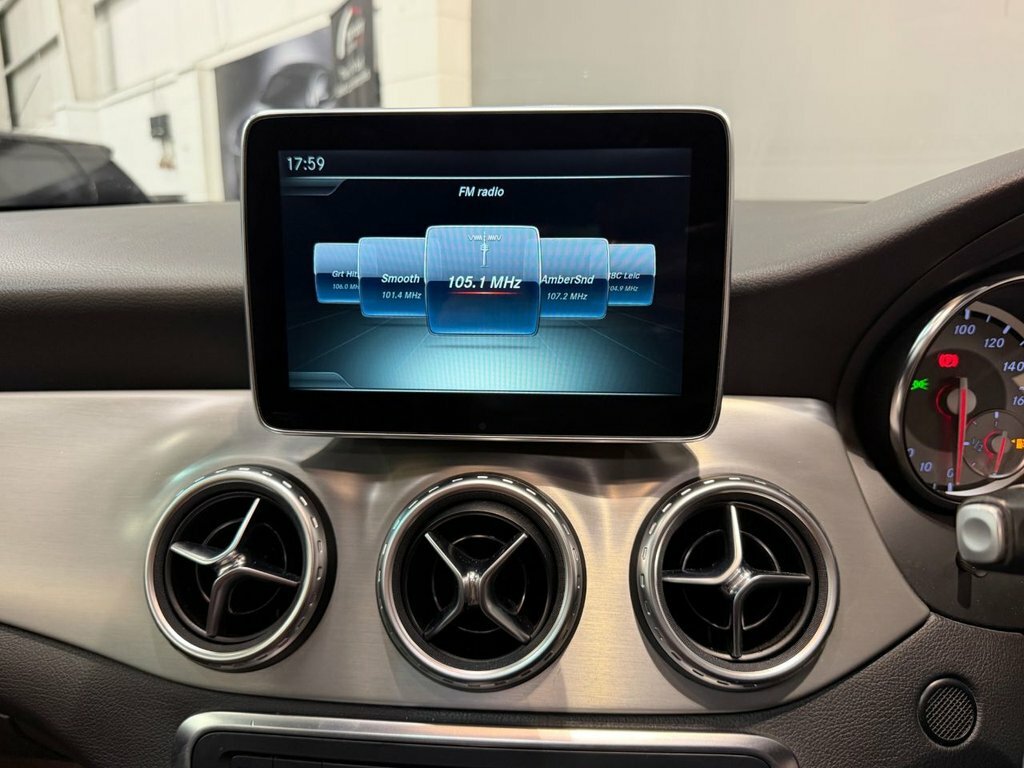 Mercedes-Benz GLA Class 200 D Amg Line Black #20