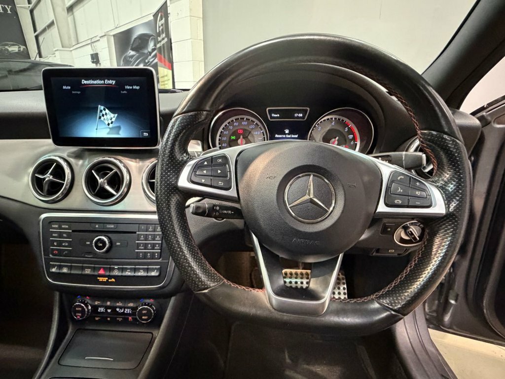 Mercedes-Benz GLA Class 200 D Amg Line Black #23