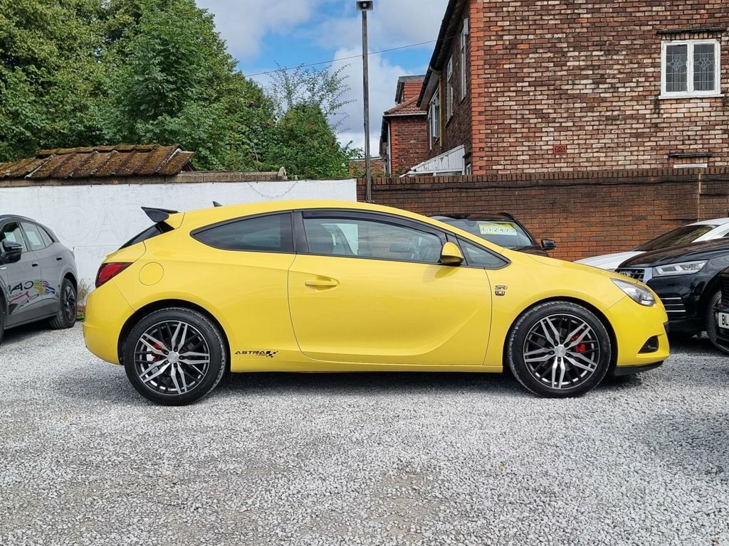 Vauxhall Astra GTC 1.4L Sri Yellow #3